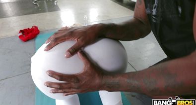 Heavenly busty blonde chick Brandi Bae wants to seduce her talented man